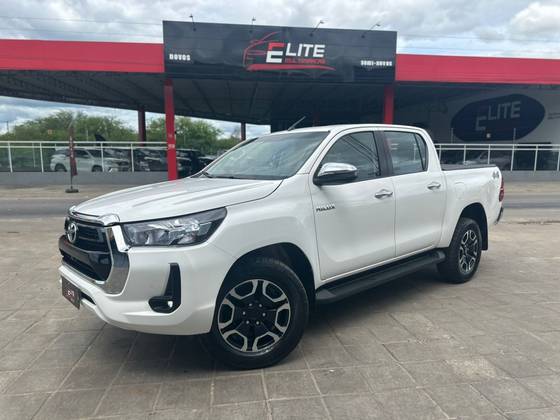 TOYOTA HILUX 2.8 D-4D TURBO DIESEL CD SRV 4X4 AUTOMÁTICO TOYOTA HILUX 2.8 D-4D TURBO DIESEL CD SRV 4X4 AUTOMÁTICO